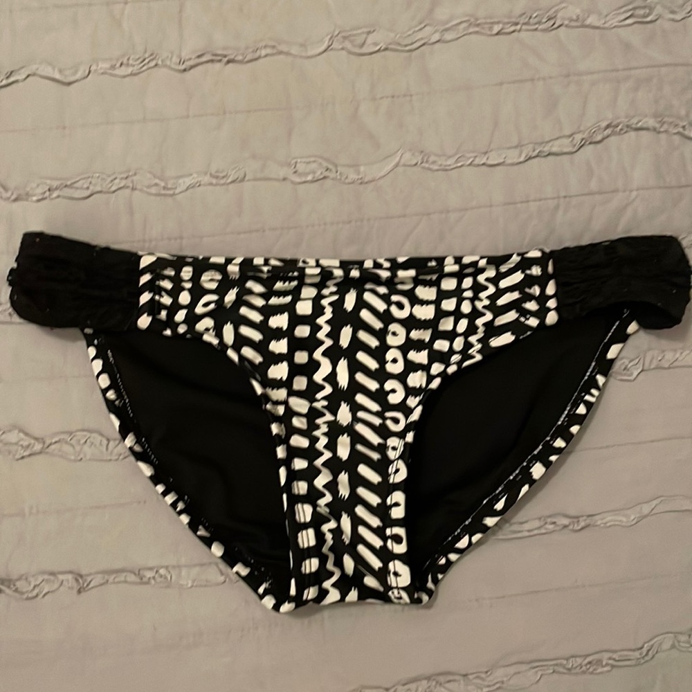 💛3/$15 Xhilaration Bikini Bottom